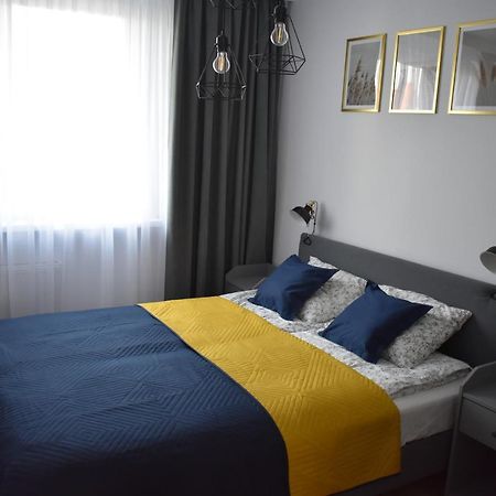 Apartament W Centrum Przy Parku Na Wyspie Piła Exteriér fotografie